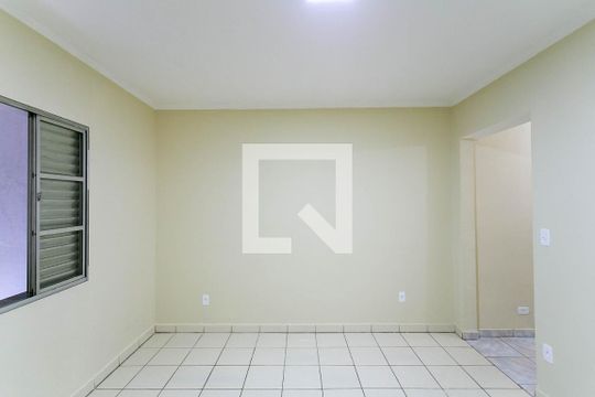 Sala de casa para alugar com 2 quartos, 120m² em Jardim Santa Maria, São Paulo
