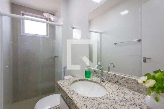Banheiro de apartamento para alugar com 2 quartos, 50m² em Pampulha, Uberlândia