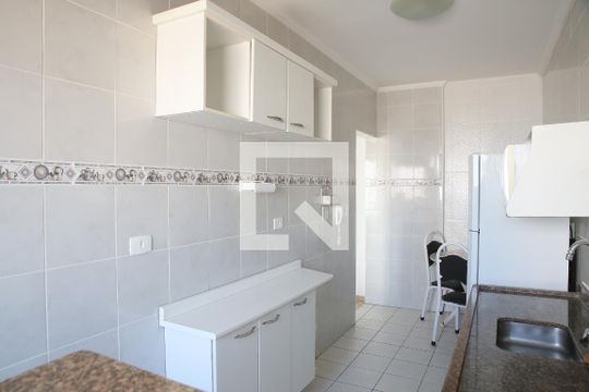 Cozinha de apartamento para alugar com 1 quarto, 65m² em Guilhermina, Praia Grande