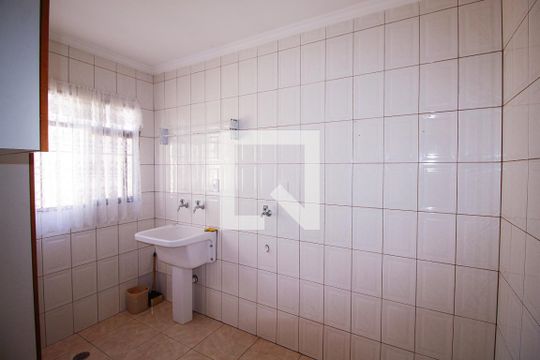 Área de Serviço de casa para alugar com 2 quartos, 180m² em Vila Ivone, São Paulo