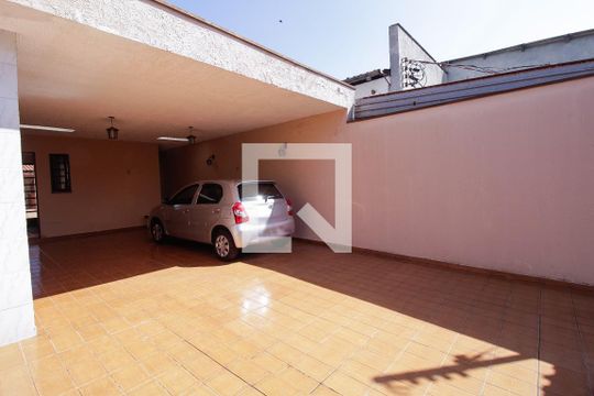 Garagem de casa para alugar com 2 quartos, 180m² em Vila Ivone, São Paulo