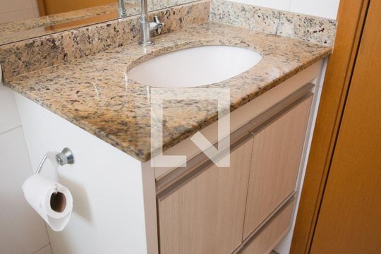 Detalhe do banheiro de apartamento para alugar com 2 quartos, 50m² em Vila Nossa Senhora das Gracas, Taubaté