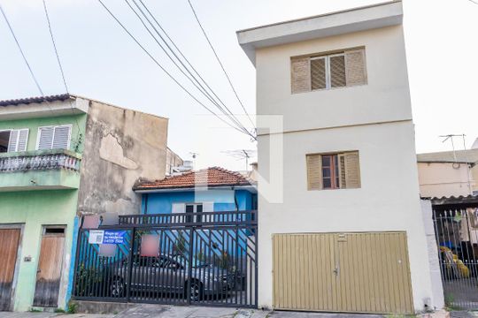 Fachada de casa para alugar com 2 quartos, 120m² em Jardim Japão, São Paulo