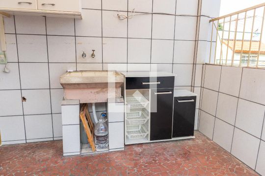 Área de serviço de casa para alugar com 2 quartos, 120m² em Jardim Japão, São Paulo