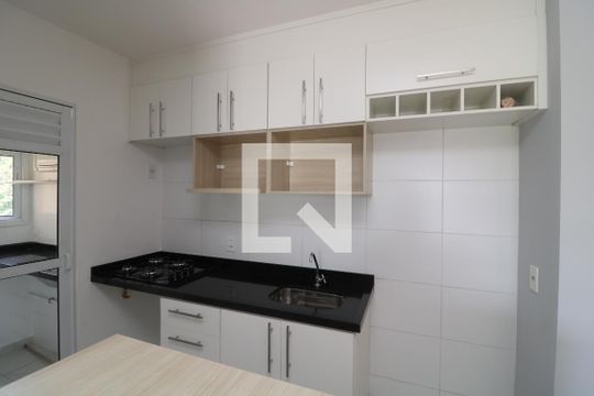 Cozinha de apartamento para alugar com 2 quartos, 47m² em Jardim Colonial, São Paulo