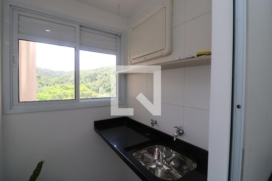 Área de Serviço de apartamento para alugar com 2 quartos, 47m² em Jardim Colonial, São Paulo