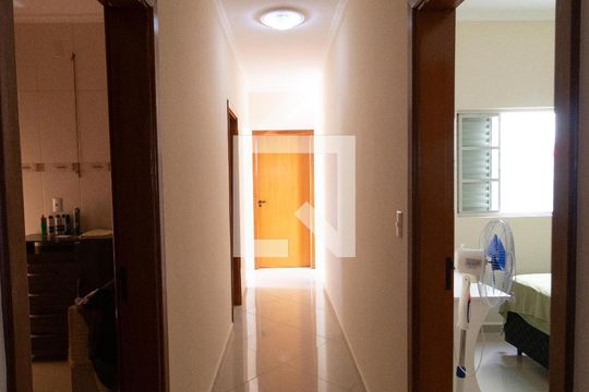 Corredor de casa à venda com 4 quartos, 205m² em Vila Georgina, Campinas