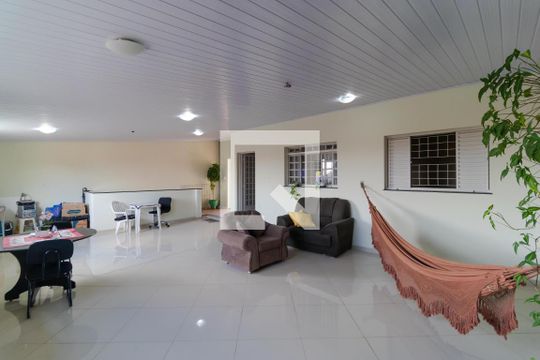 Casa à venda com 4 quartos, 205m² em Vila Georgina, Campinas
