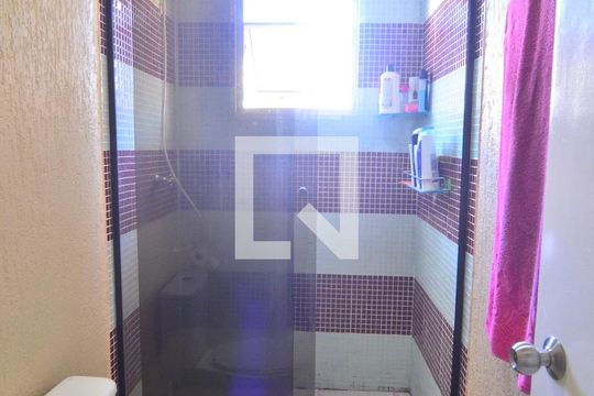 Banheiro social de casa de condomínio à venda com 3 quartos, 89m² em Rio Branco, Canoas