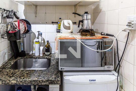 Cozinha de kitnet/studio para alugar com 1 quarto, 30m² em Bela Vista, São Paulo
