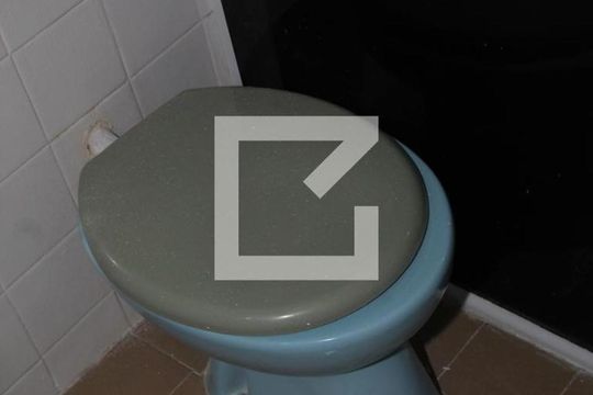 Banheiro de apartamento para alugar com 2 quartos, 58m² em Olaria, Rio de Janeiro