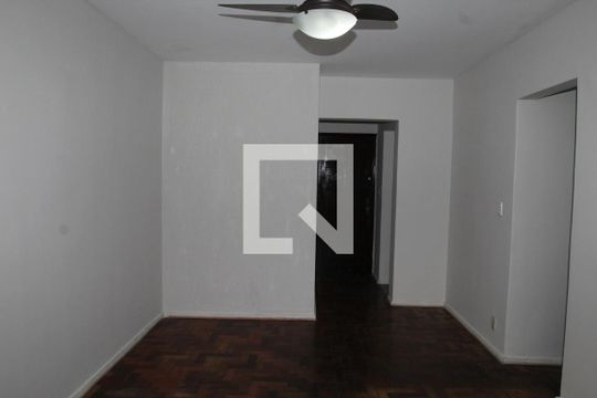 Sala de apartamento para alugar com 2 quartos, 58m² em Olaria, Rio de Janeiro