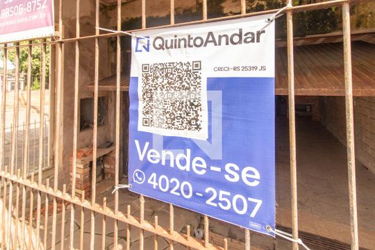 Fachada de casa à venda com 2 quartos, 120m² em Vila Nova, Porto Alegre