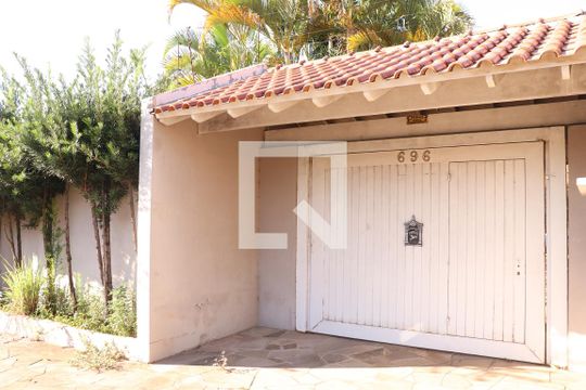 Fachada de casa à venda com 3 quartos, 350m² em Ideal, Novo Hamburgo
