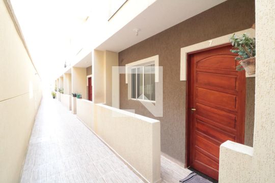 Fachada do bloco de casa de condomínio à venda com 2 quartos, 56m² em Vila Esperança, São Paulo
