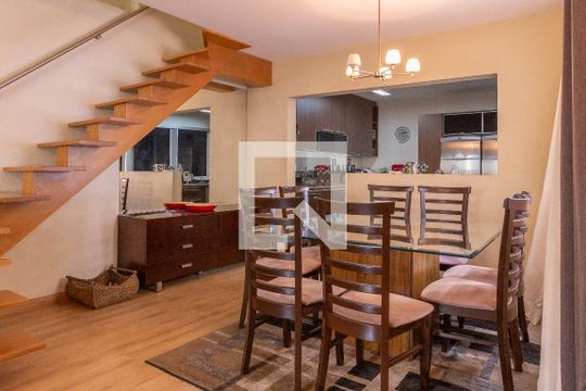 Sala de casa à venda com 3 quartos, 220m² em Perdizes, São Paulo