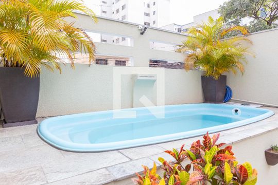 Piscina de casa à venda com 3 quartos, 220m² em Perdizes, São Paulo