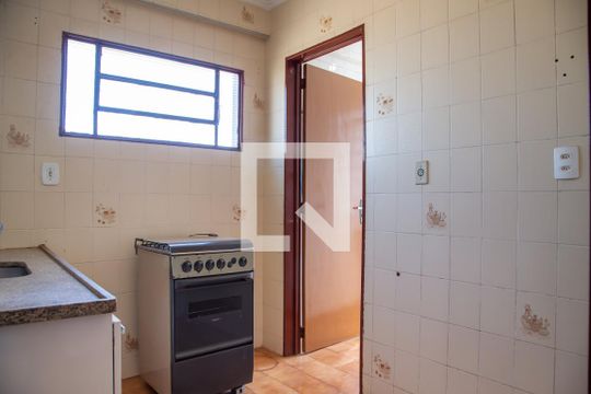 Cozinha de apartamento para alugar com 1 quarto, 39m² em Presidente Médici, Ribeirão Preto