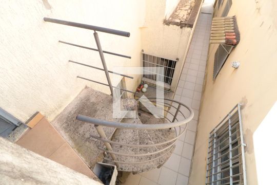 Escada de casa de condomínio para alugar com 1 quarto, 45m² em Alto da Mooca, São Paulo