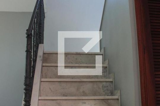 escada de casa à venda com 3 quartos, 231m² em Jacarepaguá, Rio de Janeiro