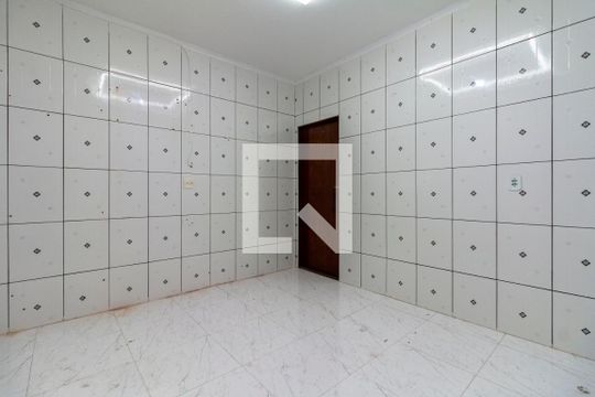 Cozinha de casa para alugar com 1 quarto, 70m² em Vila Carmosina, São Paulo