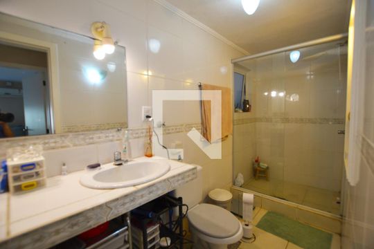 Banheiro de apartamento à venda com 2 quartos, 80m² em Centro Histórico, Porto Alegre