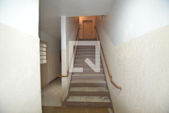 Escada de acesso  de apartamento à venda com 2 quartos, 80m² em Centro Histórico, Porto Alegre