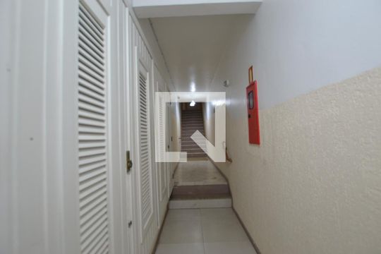 Corredor de apartamento à venda com 2 quartos, 80m² em Centro Histórico, Porto Alegre