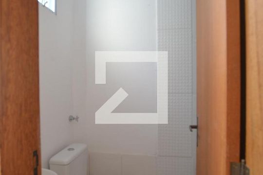 Banheiro de kitnet/studio para alugar com 1 quarto, 29m² em Santana, Porto Alegre