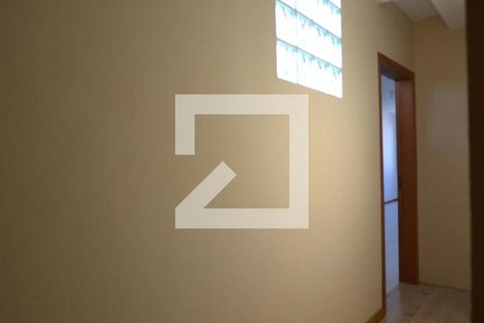 Corredor área comum de kitnet/studio para alugar com 1 quarto, 29m² em Santana, Porto Alegre