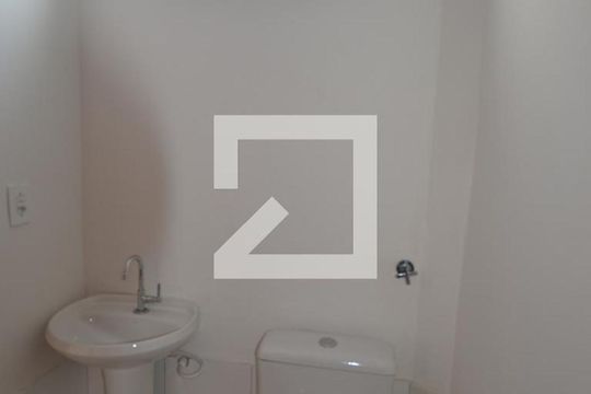 Banheiro de kitnet/studio para alugar com 1 quarto, 29m² em Santana, Porto Alegre