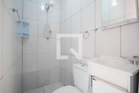 Banheiro de casa para alugar com 1 quarto, 30m² em Centro, Osasco