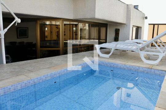 Piscina de apartamento para alugar com 4 quartos, 226m² em Pitangueiras, Guarujá