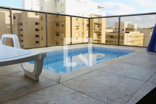Piscina de apartamento para alugar com 4 quartos, 226m² em Pitangueiras, Guarujá