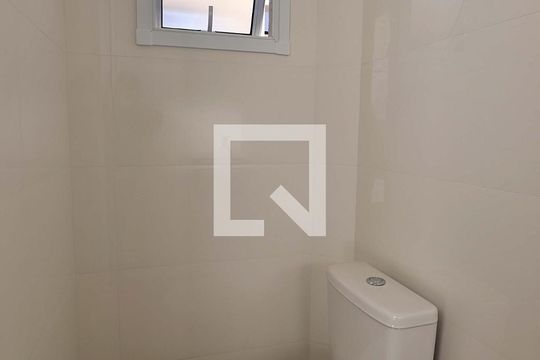 Banheiro de Serviço de apartamento à venda com 2 quartos, 86m² em Vila Pires, Santo André