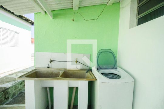 area de serviço de casa para alugar com 1 quarto, 40m² em Parque Peruche, São Paulo