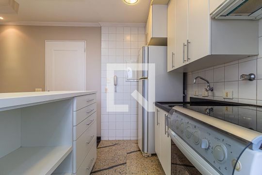 Cozinha de apartamento para alugar com 2 quartos, 50m² em Jardim Bela Vista, Santo André