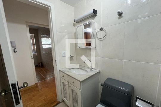 Banheiro de apartamento para alugar com 1 quarto, 36m² em Praia de Belas, Porto Alegre