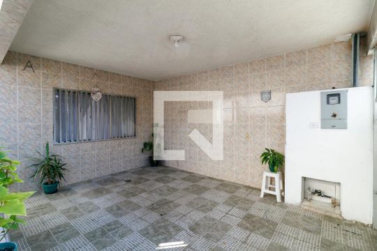 Garagem de casa para alugar com 3 quartos, 180m² em Parque Boturussu, São Paulo