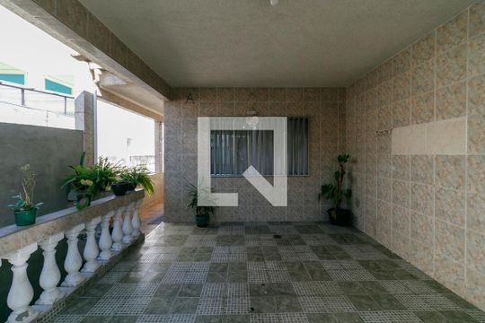 Garagem de casa para alugar com 3 quartos, 180m² em Parque Boturussu, São Paulo