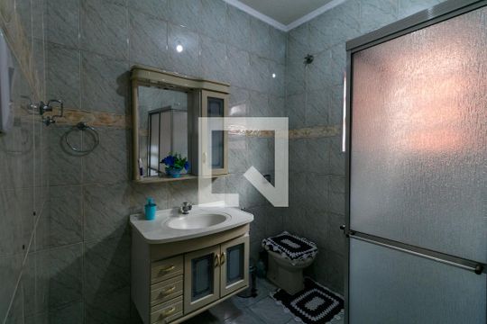 Banheiro 2 de casa para alugar com 3 quartos, 180m² em Parque Boturussu, São Paulo