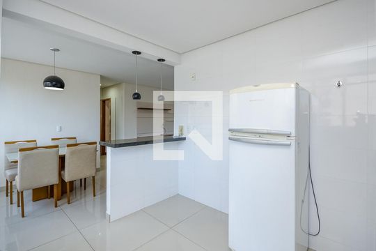 Cozinha de apartamento para alugar com 2 quartos, 70m² em Grajaú, Belo Horizonte
