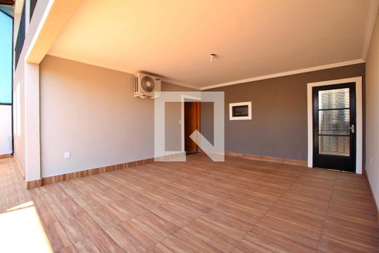 Garagem de casa à venda com 4 quartos, 237m² em Vila Manoel Ferreira, Campinas