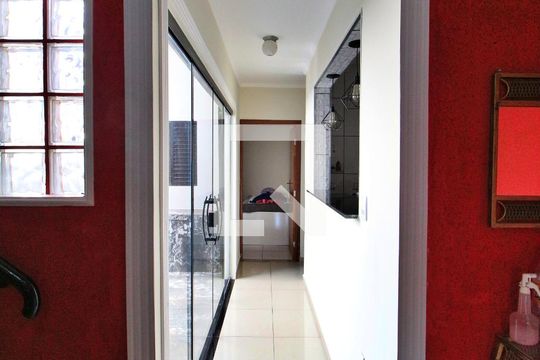 Corredor de casa à venda com 4 quartos, 237m² em Vila Manoel Ferreira, Campinas