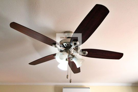 Sala de estar de casa à venda com 4 quartos, 237m² em Vila Manoel Ferreira, Campinas