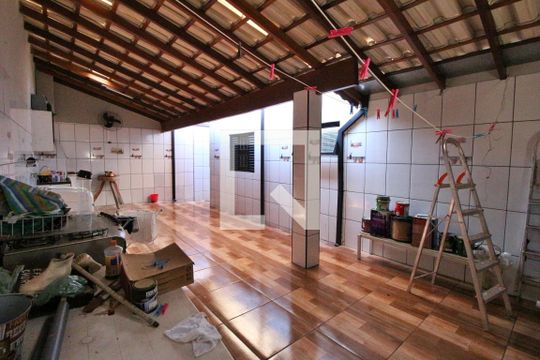 Área dos fundos de casa à venda com 4 quartos, 237m² em Vila Manoel Ferreira, Campinas