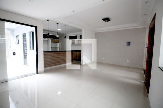 Sala de casa para alugar com 3 quartos, 170m² em Jardim Santa Catarina, Sorocaba
