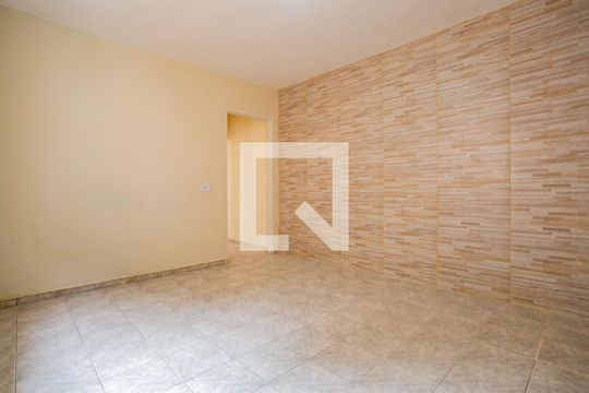 Quarto de casa para alugar com 1 quarto, 80m² em Parque São Domingos, São Paulo