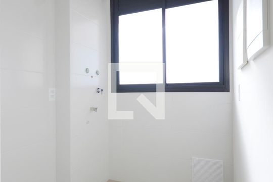 Área de serviço de apartamento para alugar com 2 quartos, 67m² em Barreiros, São José