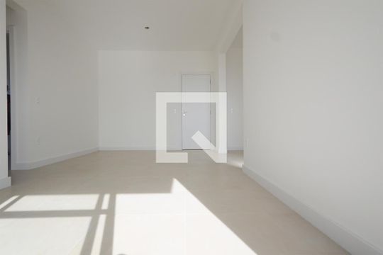 Sala de apartamento para alugar com 2 quartos, 67m² em Barreiros, São José